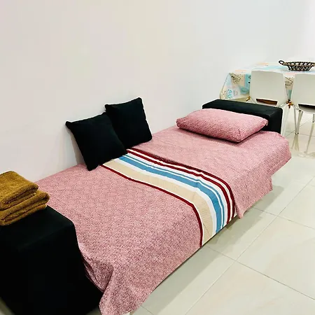 Steps To The Sea 1-br Gzira